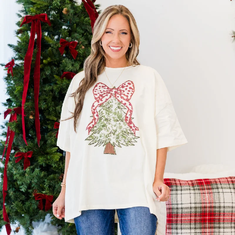 Layered T-ShirtsPostcards At Christmas Boyfriend Tee, Ivory