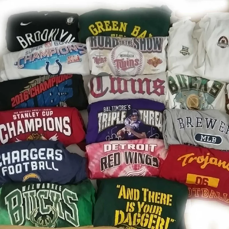 18 Sports Shirts, NFL MLB NHL NBA. Manifest (lot #9)Zippered Shirts